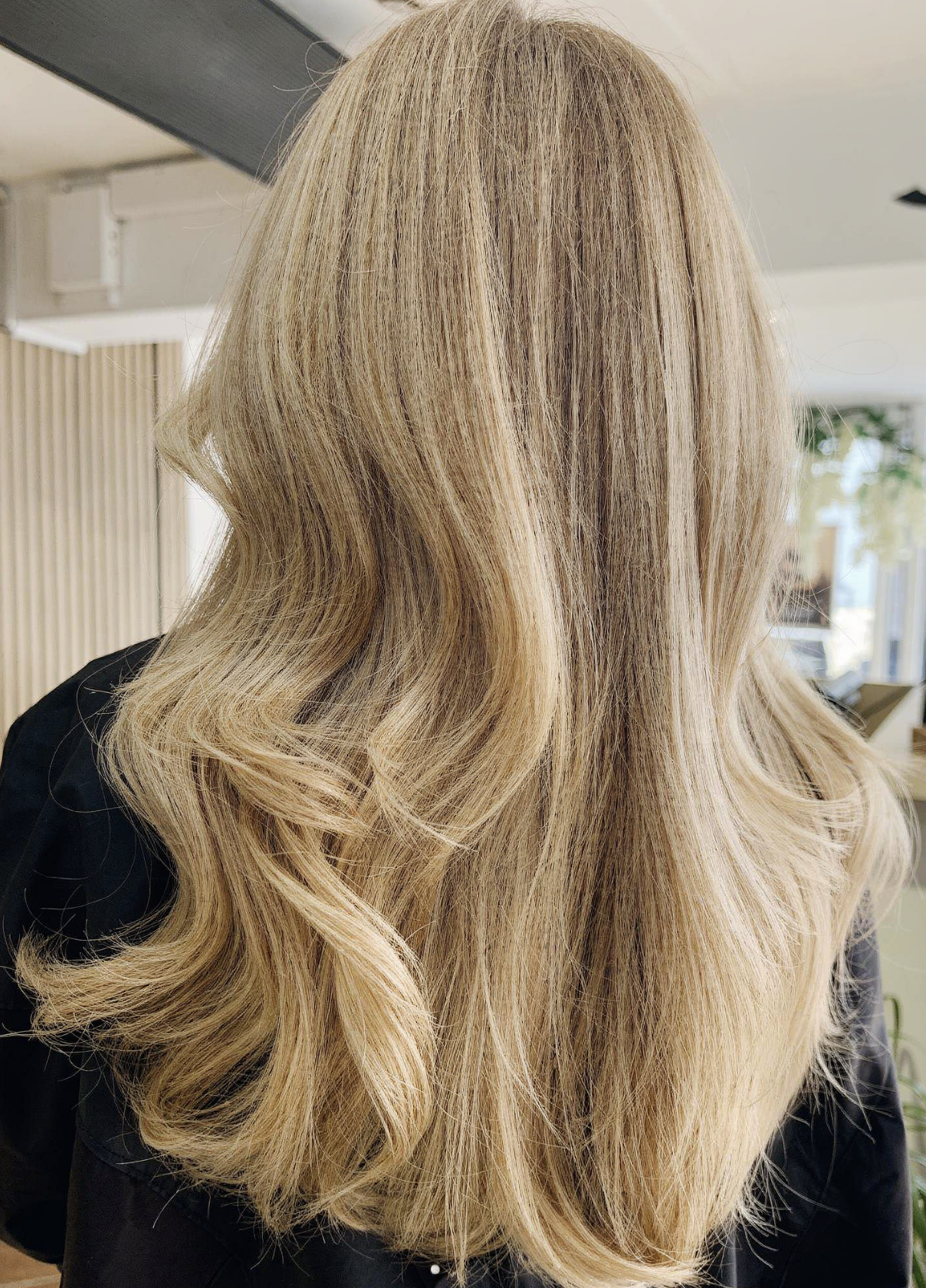 How does hair highlighting work?