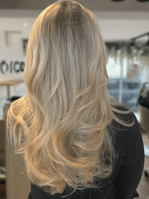 Screenshot 2025-05-20 at 13.53.48 wavy blonde hair