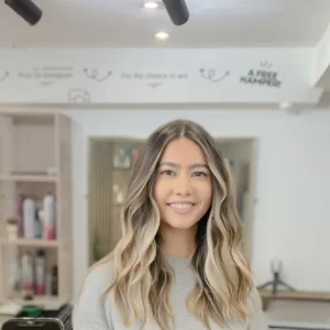 blonde balayage with money piece